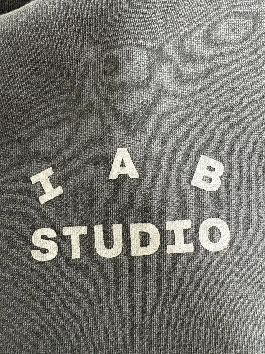 <L> IAB Studio 피그먼트 후드 블랙